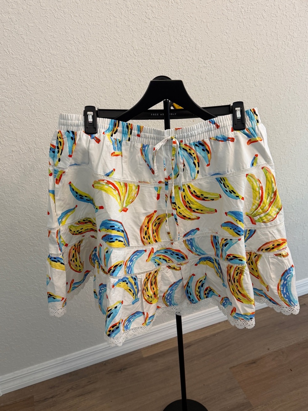 Free Assembly White Tiered Skirt with Colorful Banana Print